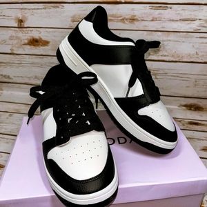 TOP Moda Monica Sneakers Size 9